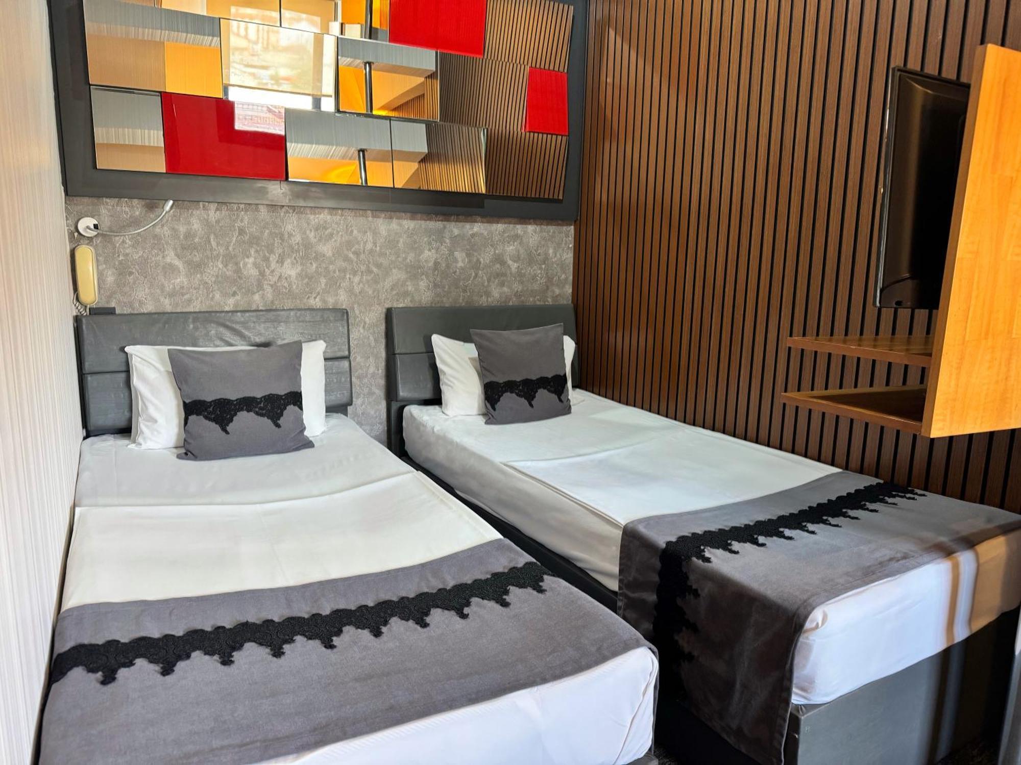 Black Art Otel Istanbul Exterior photo