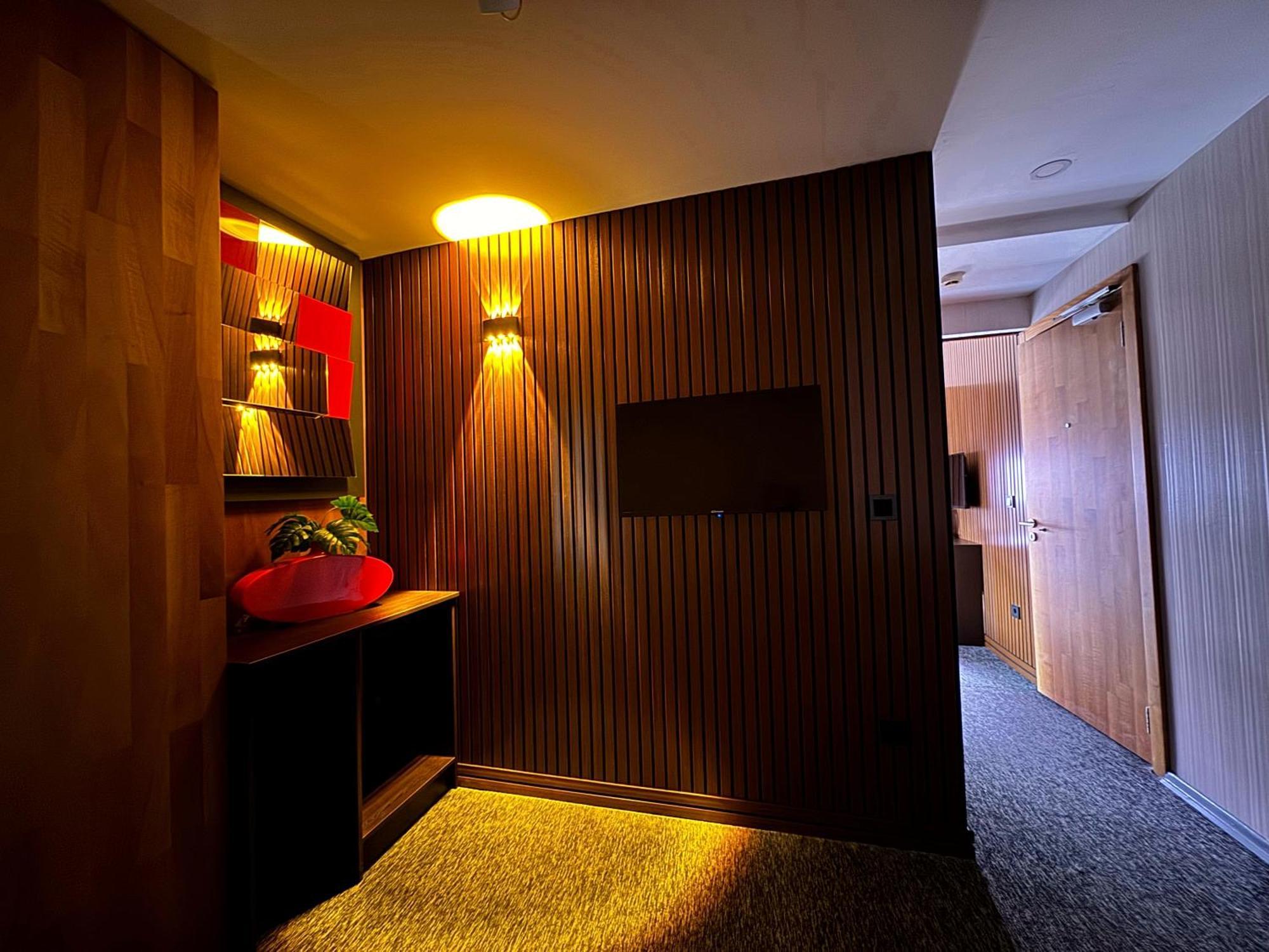 Black Art Otel Istanbul Exterior photo
